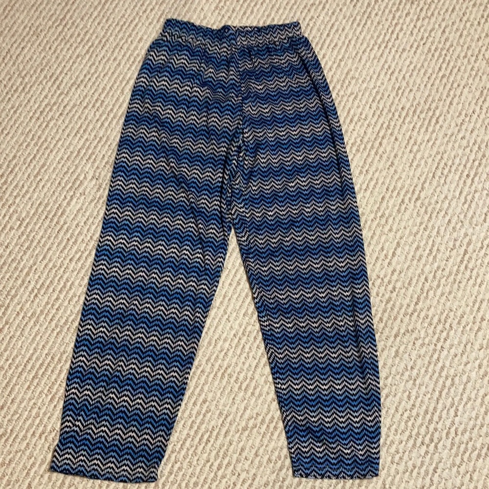 ⭐️⭐️Women’s lounge pants by Mayfair. Size small.